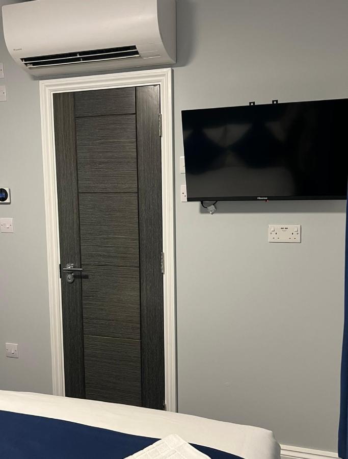 Blue Sapphire Hotel Илфорд Экстерьер фото