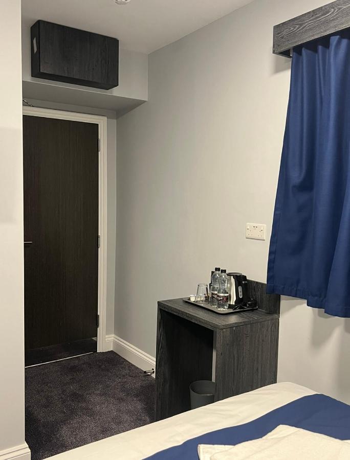 Blue Sapphire Hotel Илфорд Экстерьер фото